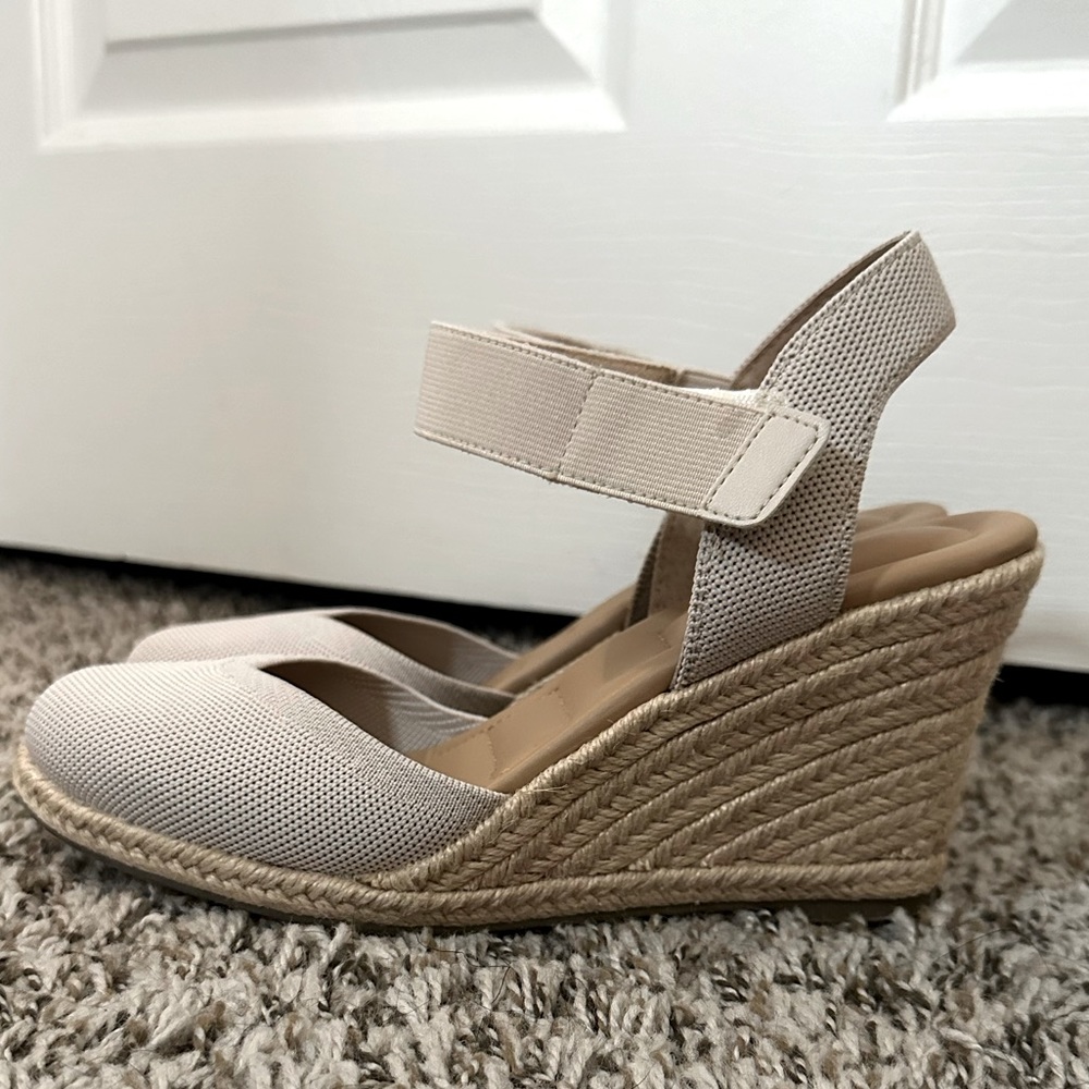 Kelly & Katie Wedge Heel Espadrilles, Never Worn Women’s size 8.5, Nude / Tan
